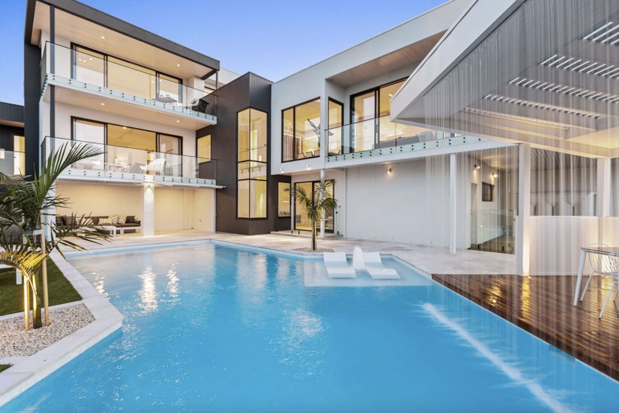 Bayview Luxe Entertainer