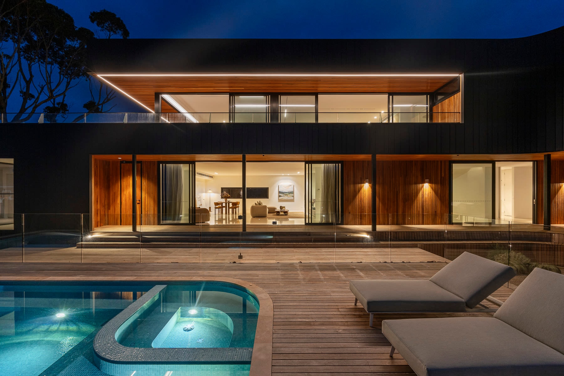 Blanc de Noir Luxe Grandeur with Pool and Spa