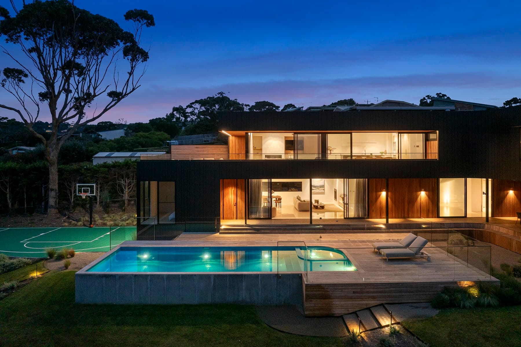 Blanc de Noir Luxe Grandeur with Pool and Spa