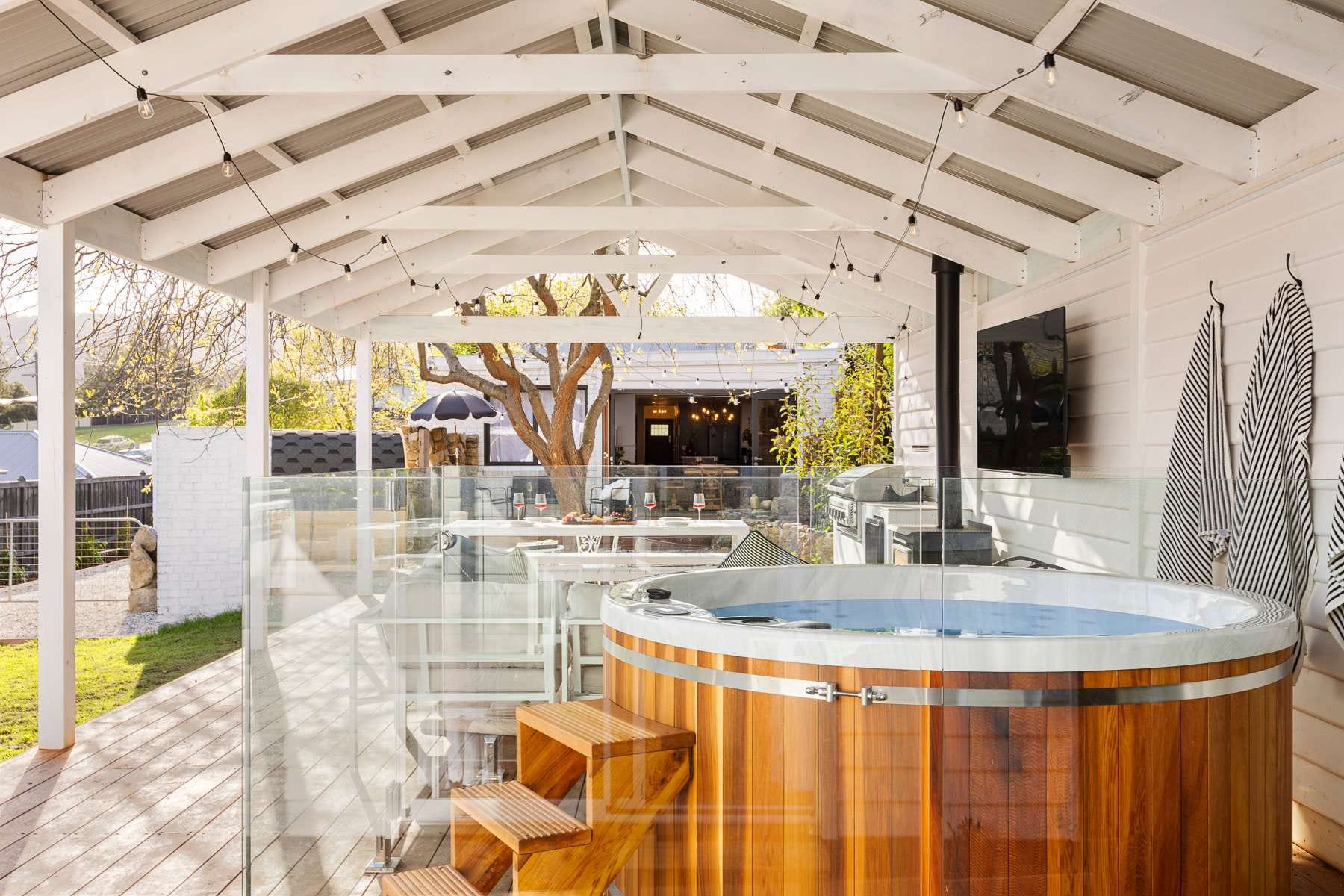 Timber hot tub under the verandah at Bella's Cottage